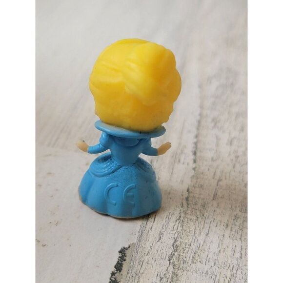 Disney mini rubber Cinderella princess toy figure - Picture 4 of 5